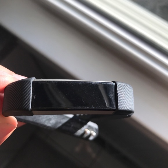 FitBit Alta Bundle - Picture 5 of 5